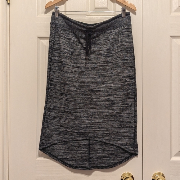 EUC Joe Fresh Active mid-length skirt - Picture 1 of 6